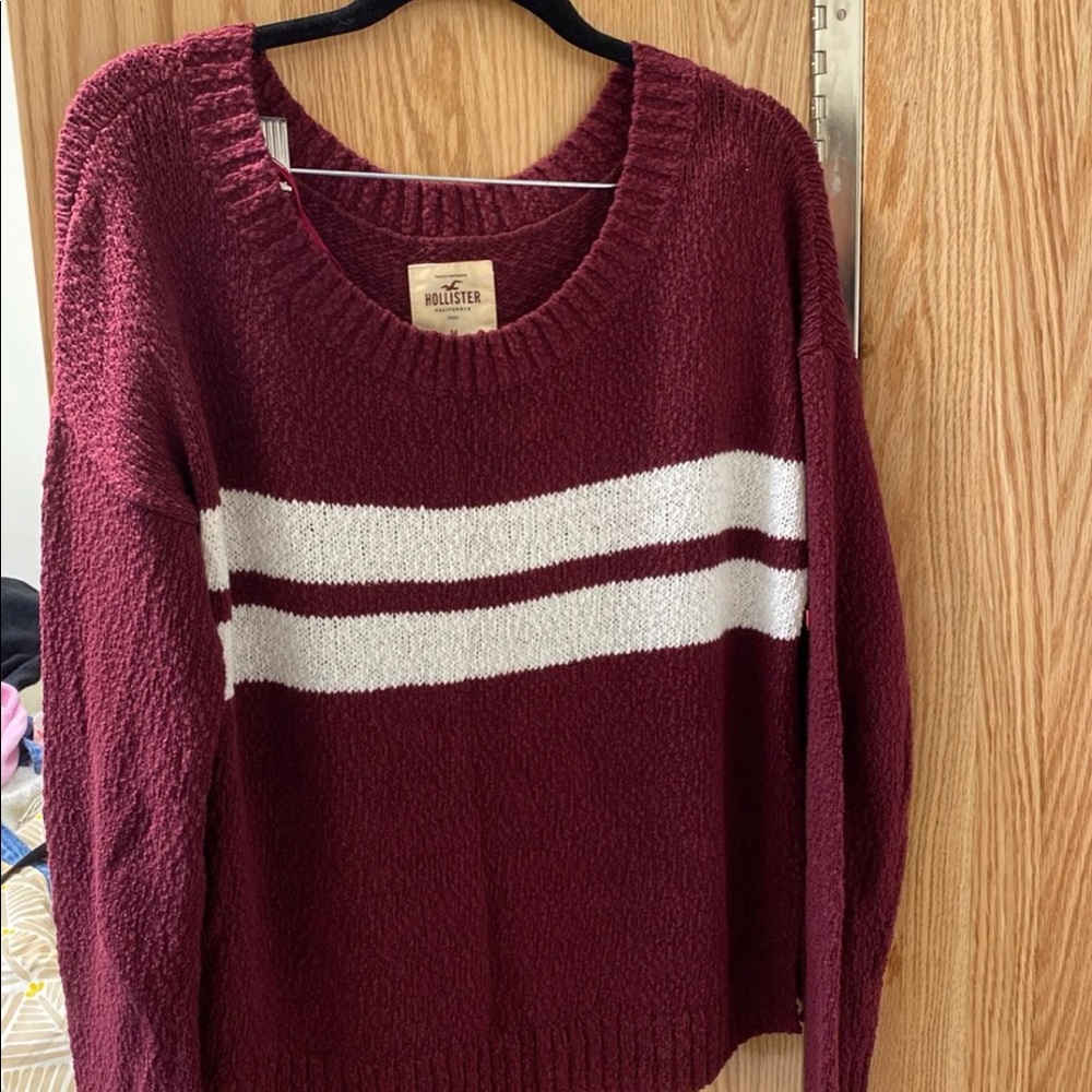 Hollister maroon sweater